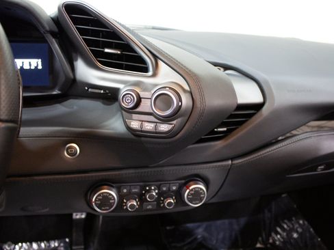 Used 2018 Ferrari 488 GTB RWD image 21