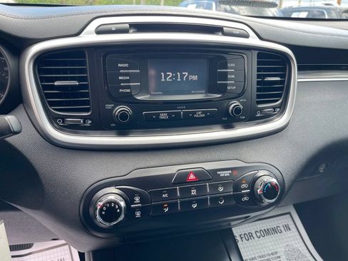 Used 2017 Kia Sorento FWD image 22