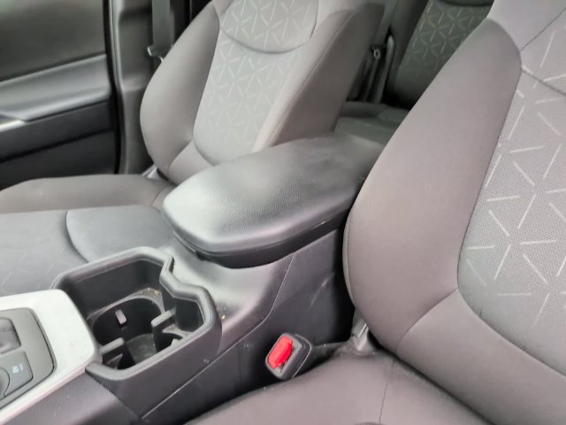 Used 2025 Toyota RAV4 XLE AWD/4WD image 19