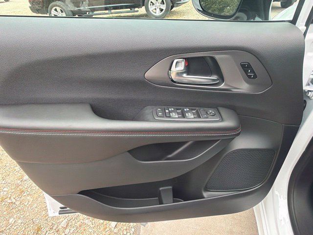 New 2027 Chrysler Pacifica Select FWD image 20