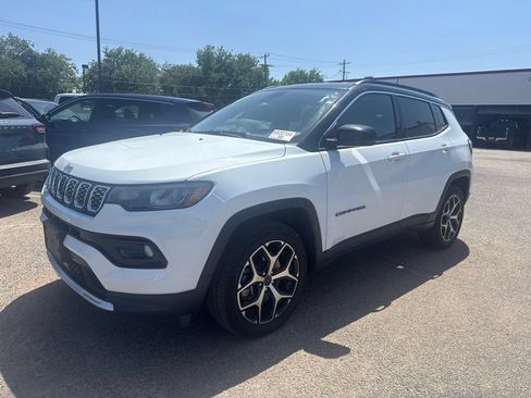 Used 2025 Jeep Compass Limited AWD/4WD image 5