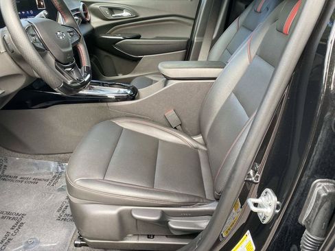Used 2025 Chevrolet Trax RS w/ Sunroof Package FWD image 18