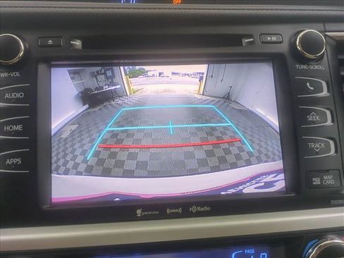 Used 2019 Toyota Highlander XLE AWD/4WD image 14