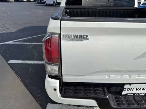 Used 2023 Toyota Tacoma TRD Off-Road image 38