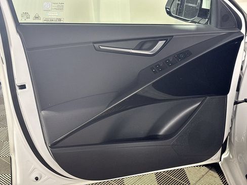 Certified 2023 Kia Niro Wind w/ Wind Preserve Package FWD image 11