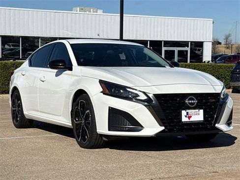 Used 2024 Nissan Altima 2.5 SR image 2