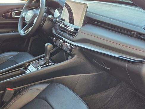 Used 2025 Jeep Compass Trailhawk image 26