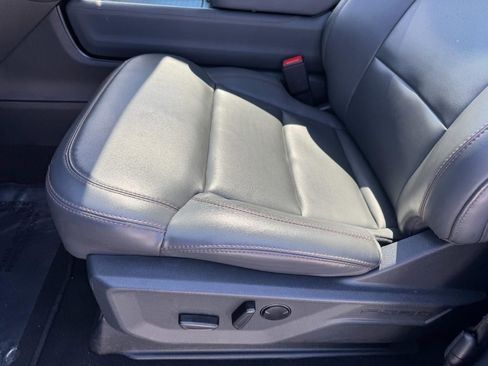 Used 2025 Ford Expedition Active AWD/4WD image 16
