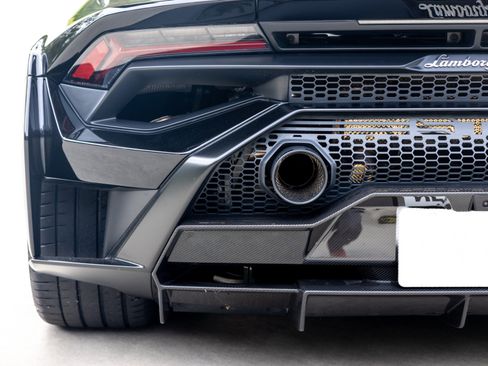 Used 2021 Lamborghini Huracan STO RWD image 14