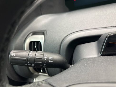 New 2025 Ford Expedition Active image 25