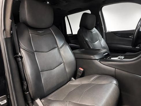 Used 2019 Cadillac Escalade Platinum AWD/4WD image 28