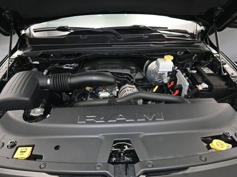 Used 2022 RAM 1500 Laramie AWD/4WD image 9