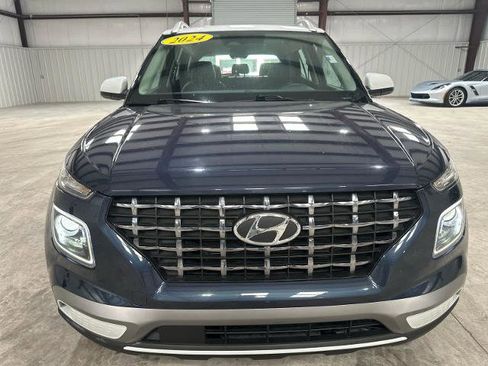 Used 2024 Hyundai Venue Limited FWD image 8