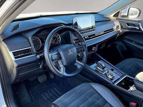 Used 2024 Mitsubishi Outlander SE image 17