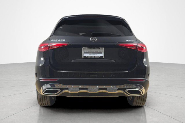 Used 2023 Mercedes-Benz GLC 300 4MATIC image 4