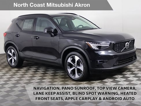 Used 2024 Volvo XC40 B5 Plus image 1