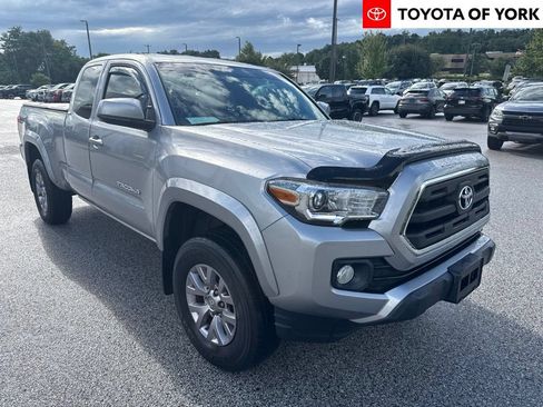 Used 2017 Toyota Tacoma SR5 w/ Tow Package AWD/4WD image 1