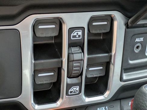 Used 2025 Jeep Gladiator Sport AWD/4WD image 23
