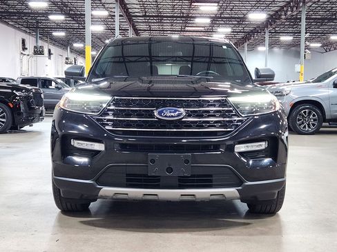Used 2020 Ford Explorer XLT w/ Equipment Group 202A image 2