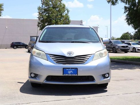 Used 2014 Toyota Sienna XLE FWD image 6