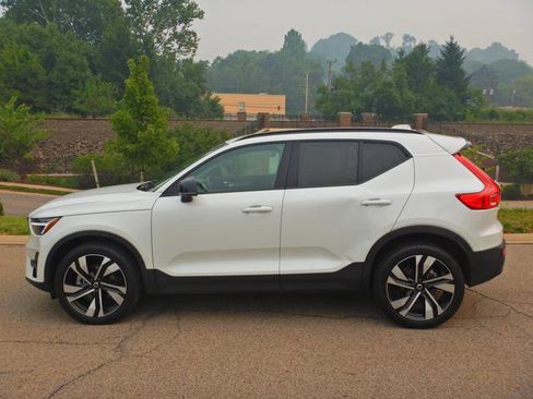 Used 2023 Volvo XC40 B5 Plus w/ Protection Package Premier AWD/4WD image 11