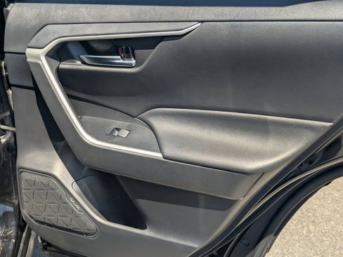 Used 2021 Toyota RAV4 XLE FWD image 15
