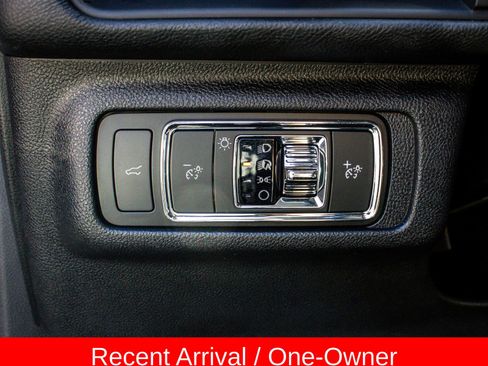 Used 2021 Lincoln Corsair AWD w/ Premium Package image 18