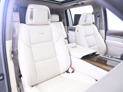 Used 2022 Cadillac Escalade ESV Premium Luxury Platinum AWD/4WD image 26