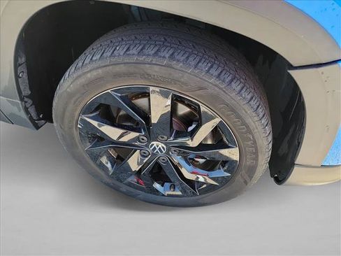 Used 2023 Volkswagen Taos SE w/ Black Wheel Package FWD image 10