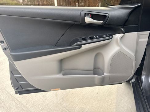 Used 2013 Toyota Camry L image 14