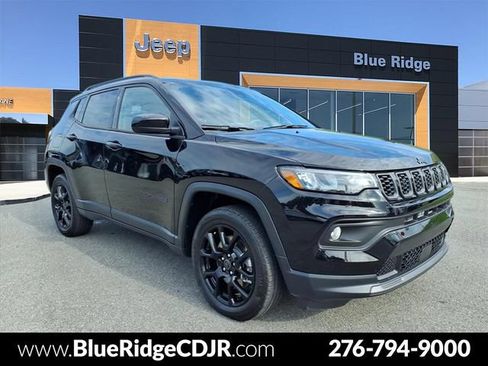 Used 2026 Jeep Compass Latitude AWD/4WD image 1