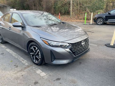 Used 2025 Nissan Sentra SV image 9