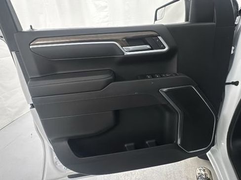 Used 2022 Chevrolet Silverado 1500 LT AWD/4WD image 17