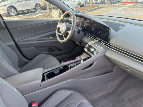 Used 2023 Hyundai Elantra SEL w/ Convenience Package image 26