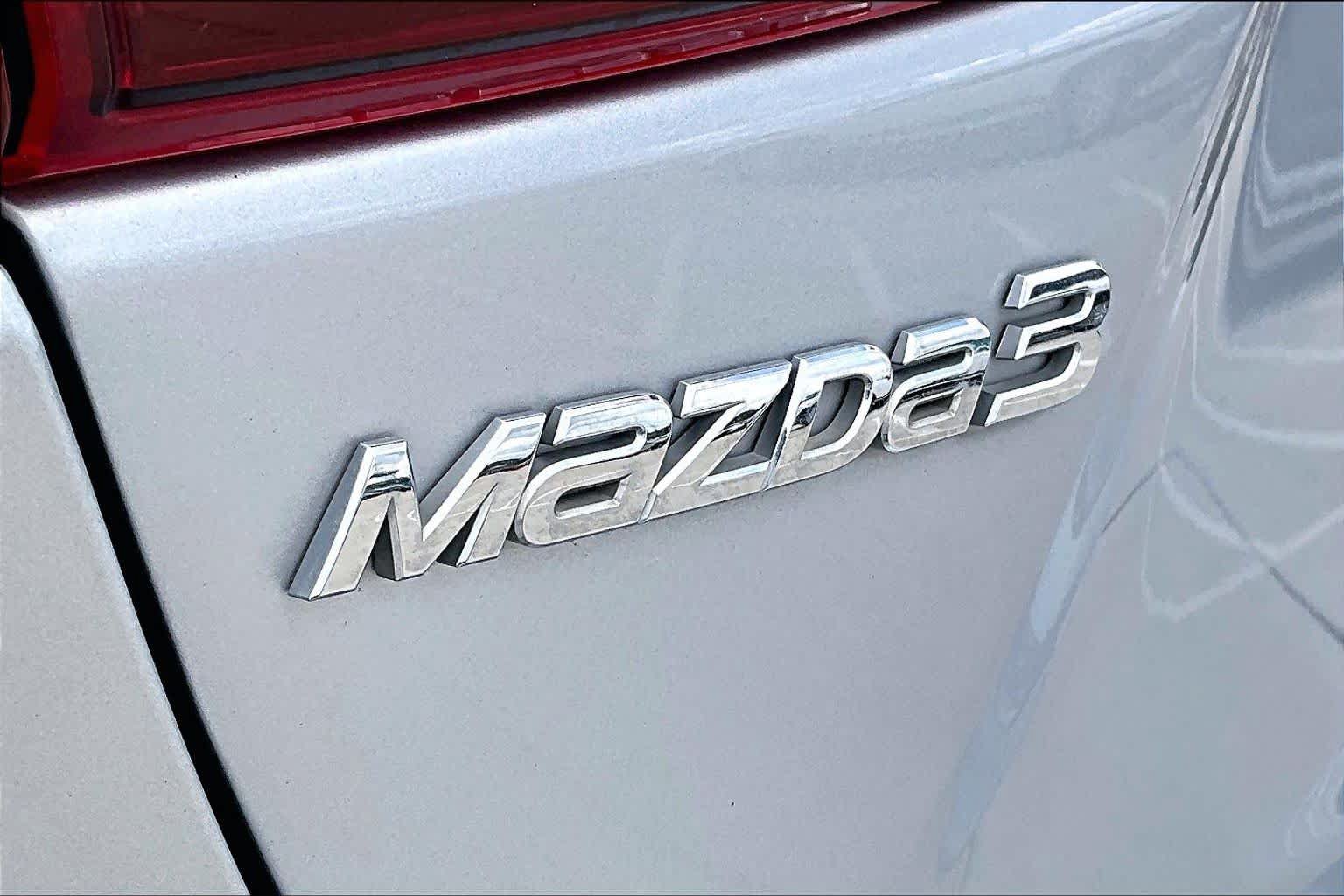 Used 2018 MAZDA MAZDA3 Touring FWD image 10
