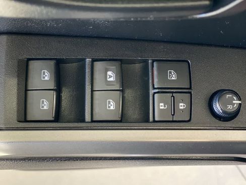 Used 2021 Toyota Tacoma SR5 w/ Blackout Package (TMS) AWD/4WD image 16