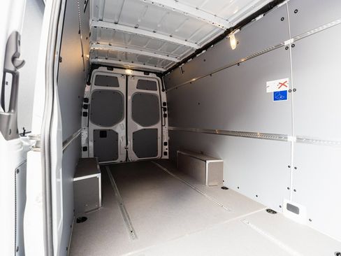 Used 2024 Mercedes-Benz Sprinter 2500 w/ Acoustic Package image 27