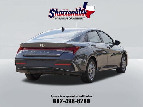 Used 2025 Hyundai Elantra Hybrid FWD image 6