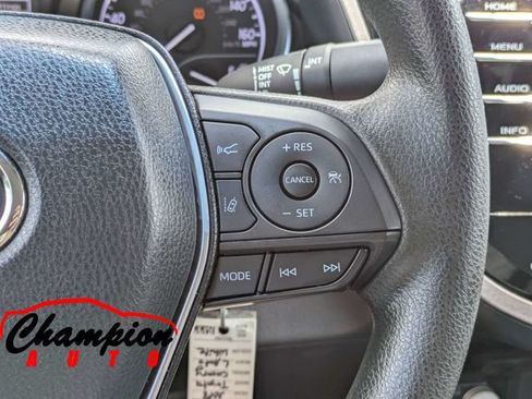 Used 2018 Toyota Camry FWD image 25