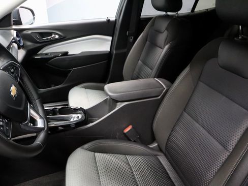 Used 2025 Chevrolet Trax LT w/ LT Convenience Package image 23