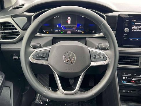 Used 2025 Volkswagen Taos SE image 14