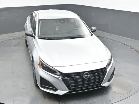 Used 2024 Nissan Altima 2.5 SV FWD image 31