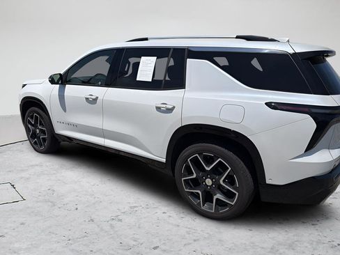 Used 2025 Chevrolet Traverse High Country FWD image 27