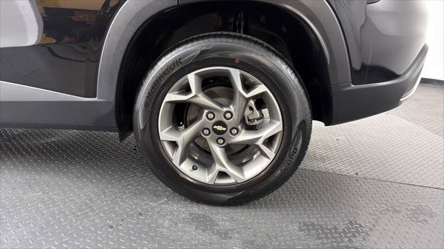 Used 2025 Chevrolet Trax LT w/ LT Convenience Package FWD image 39