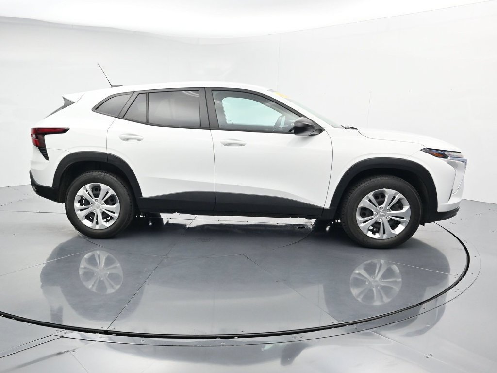 Used 2024 Chevrolet Trax LS FWD image 9
