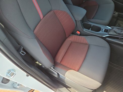Used 2025 Toyota Corolla Cross AWD Hybrid w/ Moonroof Package image 16
