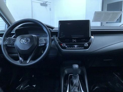 Used 2025 Toyota Corolla LE image 18