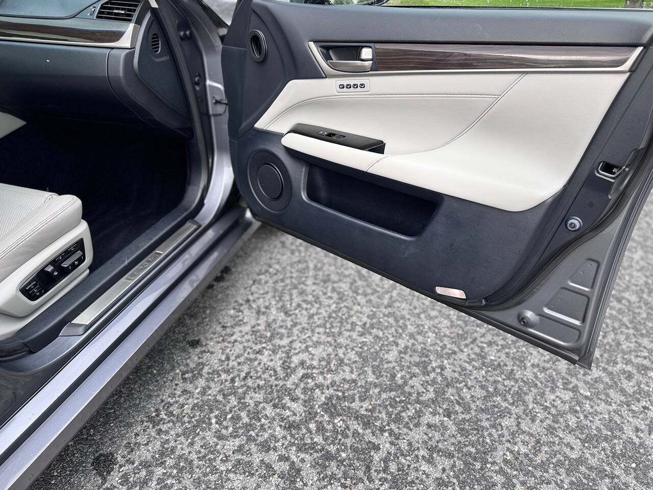 Used 2013 Lexus GS 350 AWD w/ Luxury Pkg w/Cold Weather Pkg image 18