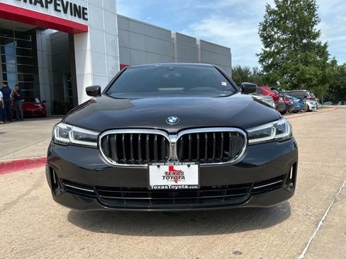 Used 2021 BMW 530i w/ Premium Package RWD image 3