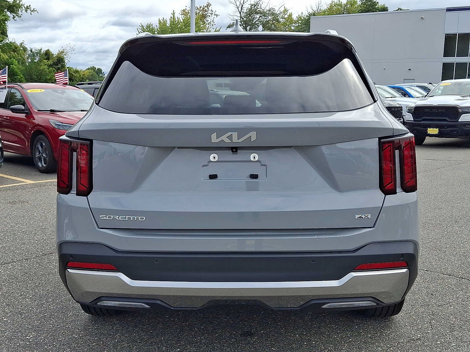 Used 2024 Kia Sorento S w/ Panoramic Sunroof Package AWD/4WD image 5